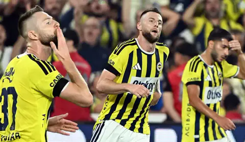 Fenerbahçe'de Skriniar golü: 14 yıl sonra Slovak golcüsü Beşiktaş'a vurdu