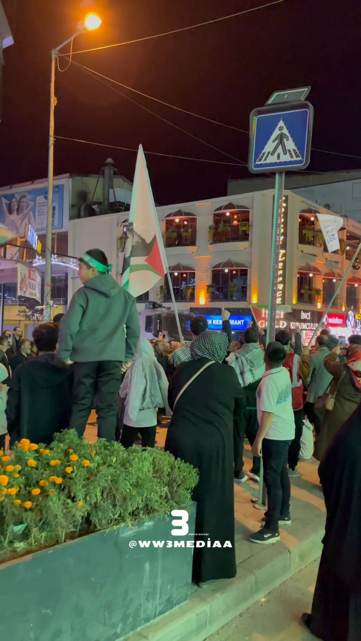 Van'da Filistin'e Destek Gösterileri Düzenleniyor Van'da Filistin'e Destek Gösterileri Düzenleniyor