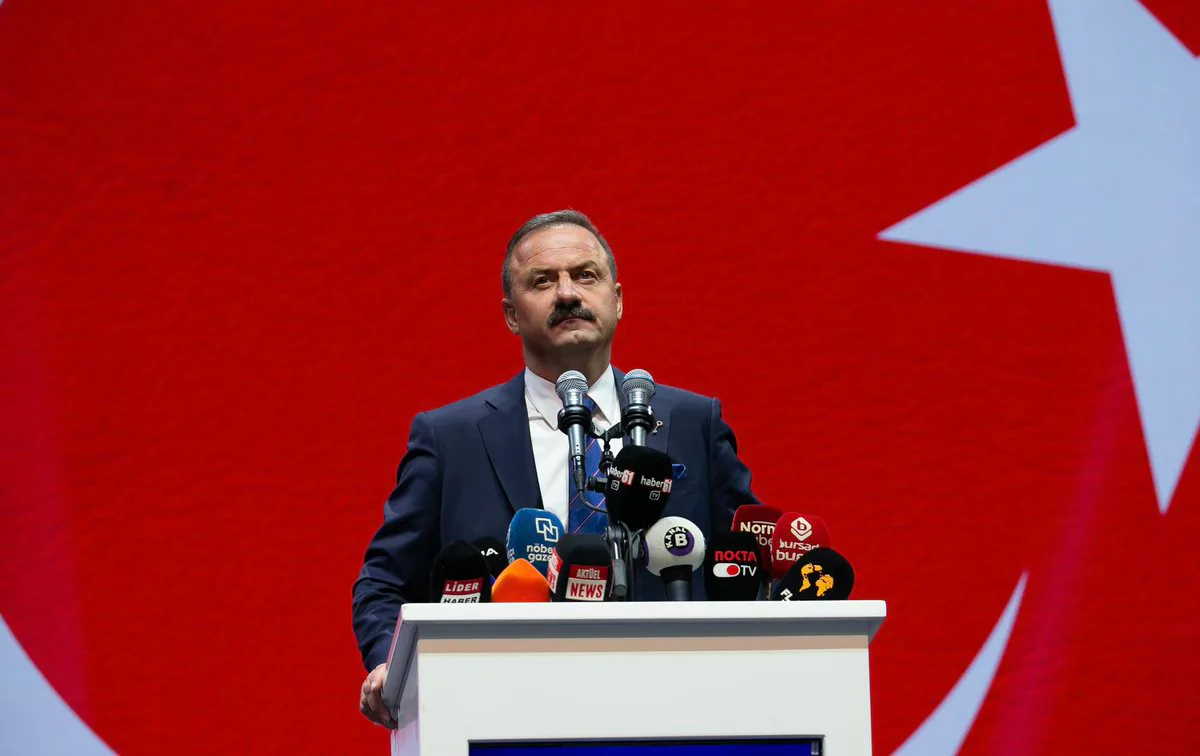 Meclis'te Terör Örgütü Liderine Yönelik Tezahürat Tepki Çekti Meclis'te Terör Örgütü Liderine Yönelik Tezahürat Tepki Çekti