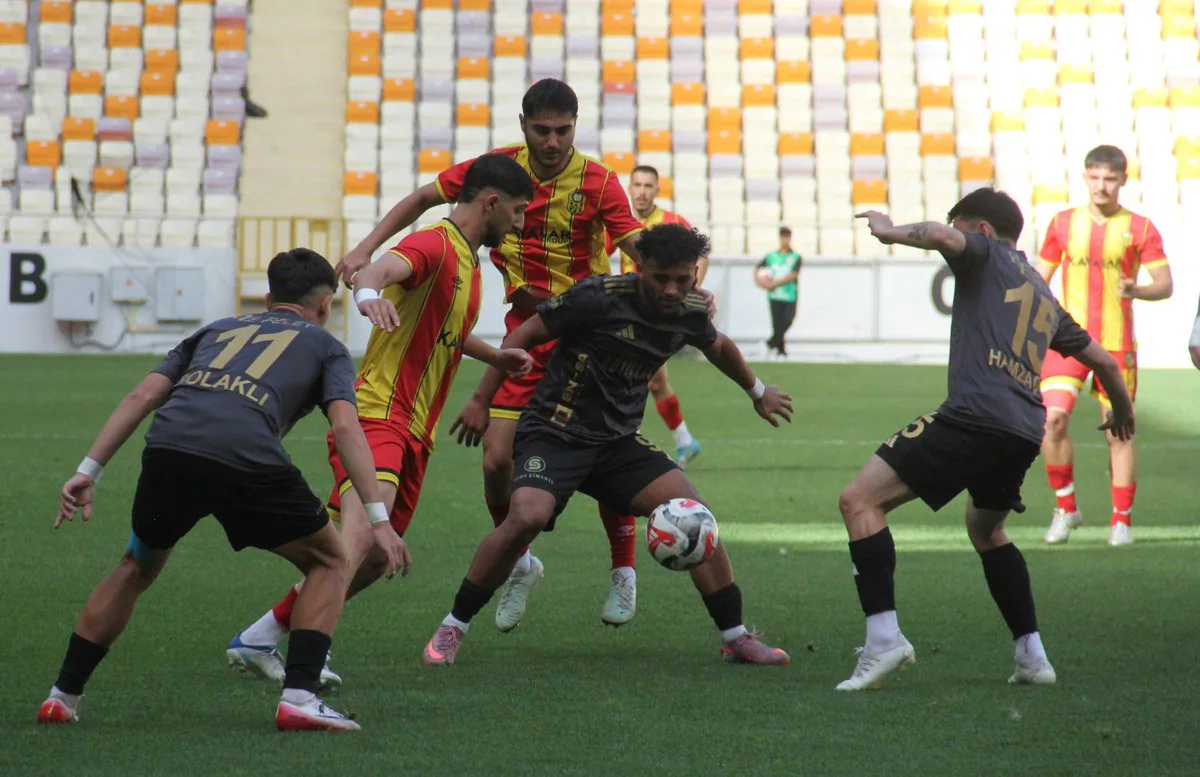 Yeni Malatyaspor'a Takım Halinde Sportmenlik Cezası Yeni Malatyaspor'a Takım Halinde Sportmenlik Cezası