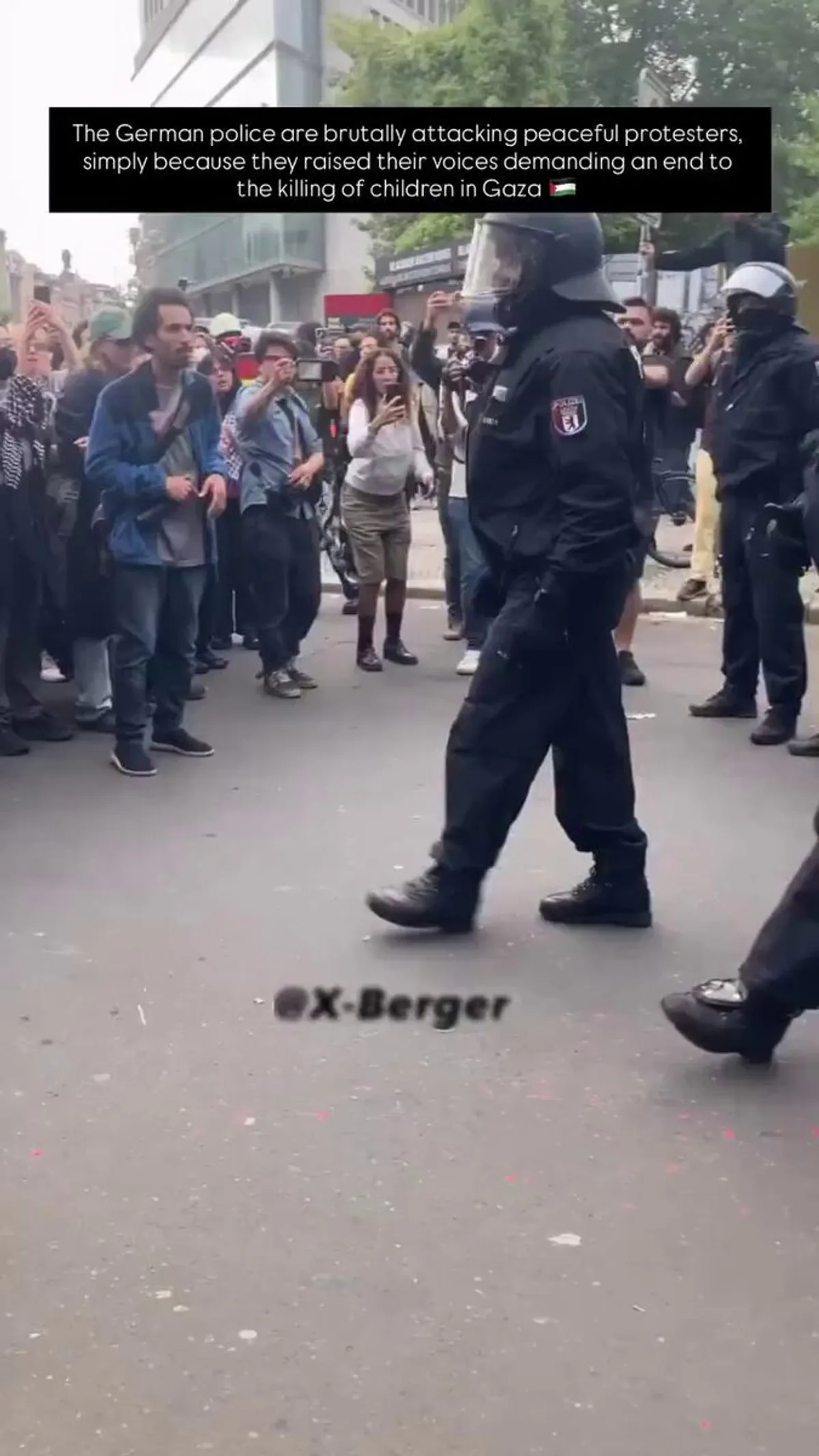 Alman Polisinin Filistin Destekçilerine Müdahalesi Tepki Çekti Alman Polisinin Filistin Destekçilerine Müdahalesi Tepki Çekti
