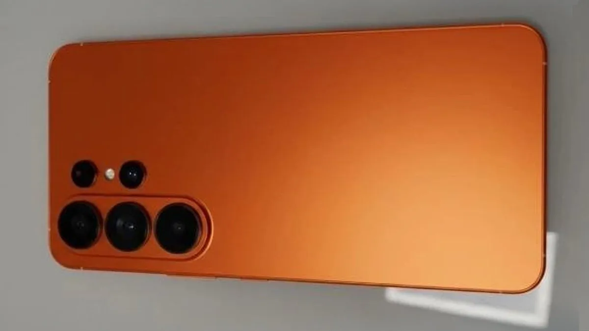 Samsung Galaxy S26 Ultra Tasarımında Sürpriz Renk: Turuncu Seçeneği Geliyor Samsung Galaxy S26 Ultra Tasarımında Sürpriz Renk: Turuncu Seçeneği Geliyor