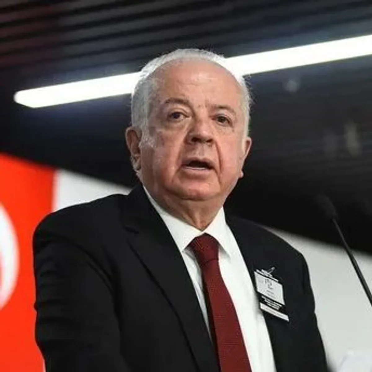 Beşiktaş Divan Kurulu'nda Yeni Başkan Adayı Affan Keçeci'den Komisyon Açıklaması Beşiktaş Divan Kurulu'nda Yeni Başkan Adayı Affan Keçeci'den Komisyon Açıklaması