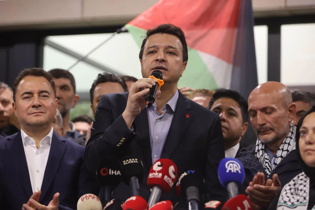 Saadet Partisi Milletvekilleri Gazze'ye İnsani Yardım Görevini Tamamlayarak Yurda Döndü Saadet Partisi Milletvekilleri Gazze'ye İnsani Yardım Görevini Tamamlayarak Yurda Döndü