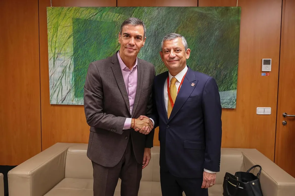 CHP Lideri Özgür Özel, Madrid'de Pedro Sanchez ile Görüştü CHP Lideri Özgür Özel, Madrid'de Pedro Sanchez ile Görüştü