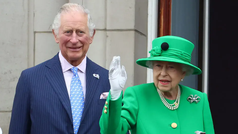 Kral Charles, annesi Kraliçe Elizabeth'in kuralını bozdu: 'Ciddi risk' uyarısı geldi görseli