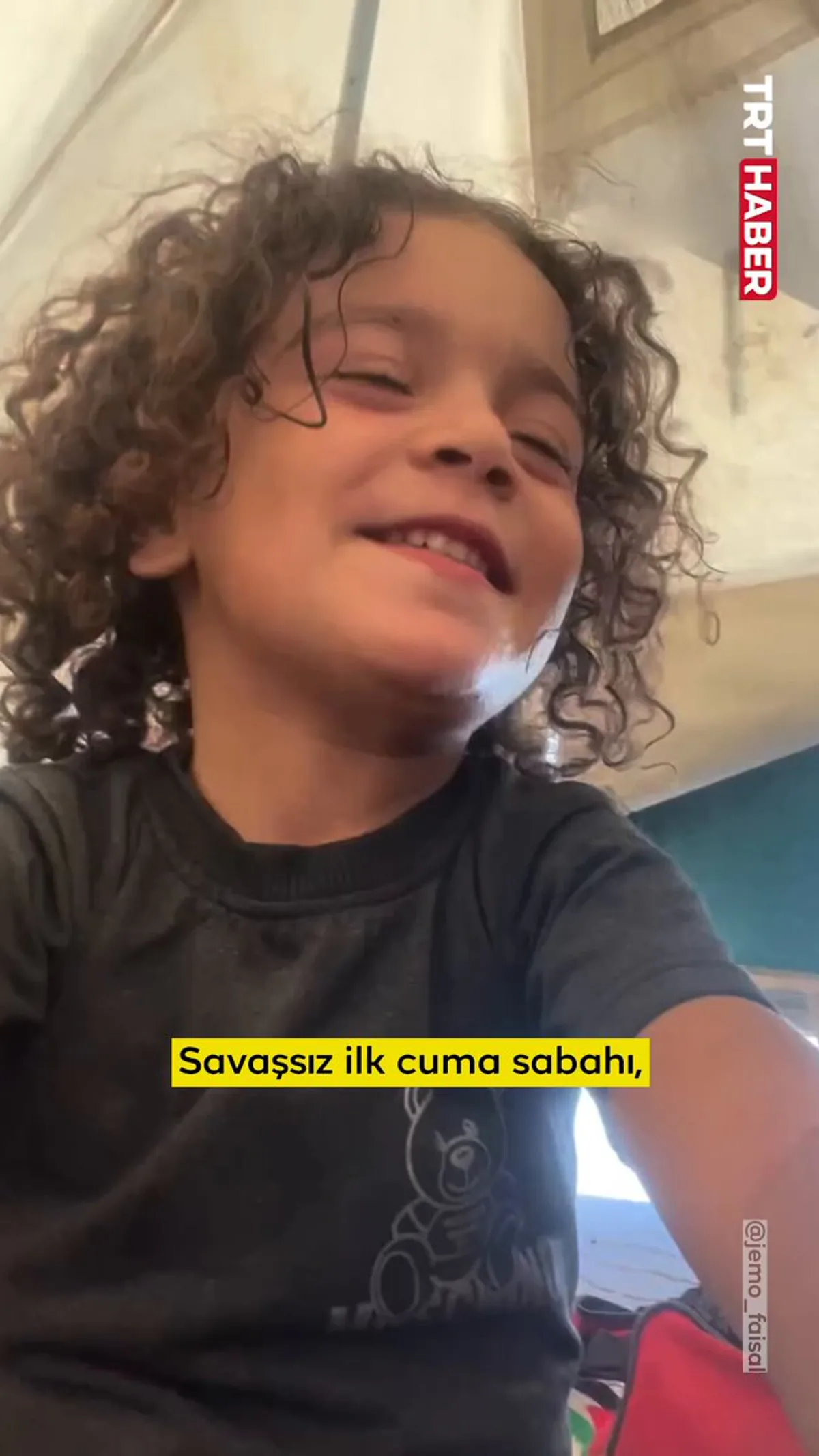 Gazze'de Ateşkes İlanı: Küçük Bir Kızın Umut Dolu Sevinci Gazze'de Ateşkes İlanı: Küçük Bir Kızın Umut Dolu Sevinci