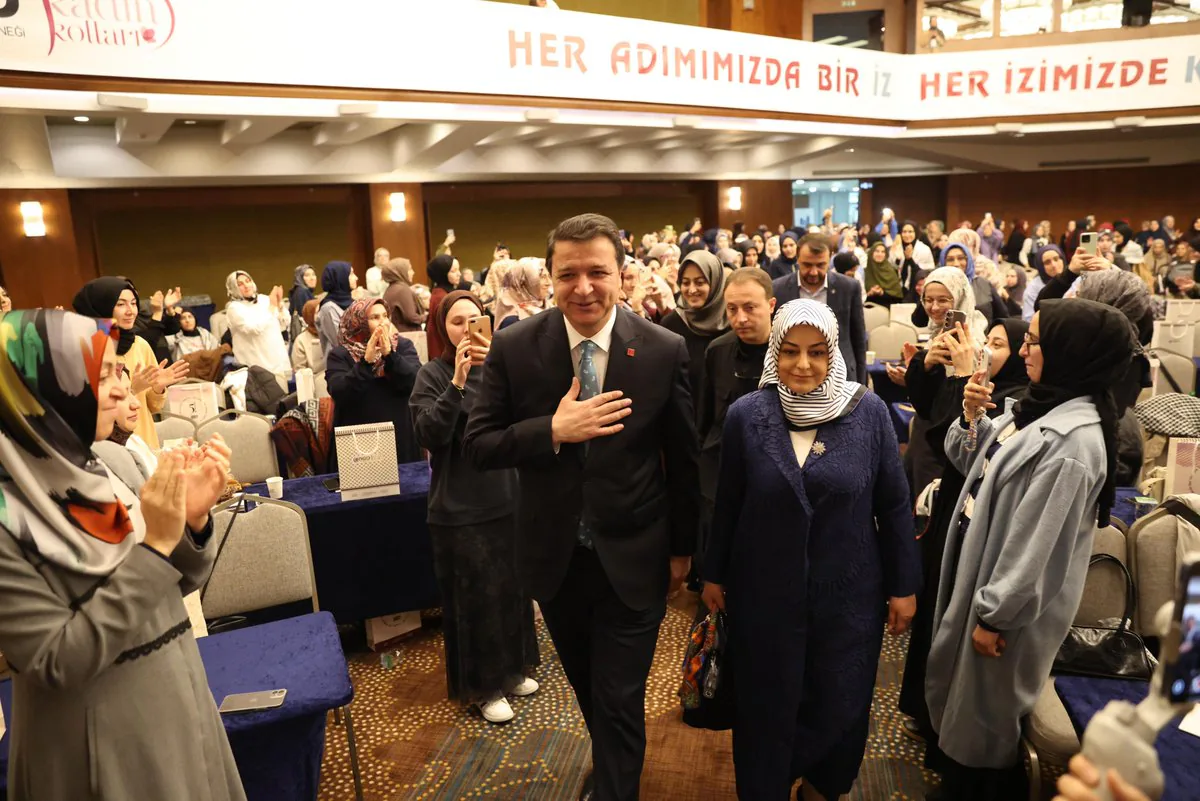 Saadet Partisi Genel Başkanı Mahmut Arıkan, AGD Kadın Kolları Toplantısı'na Katıldı Saadet Partisi Genel Başkanı Mahmut Arıkan, AGD Kadın Kolları Toplantısı'na Katıldı