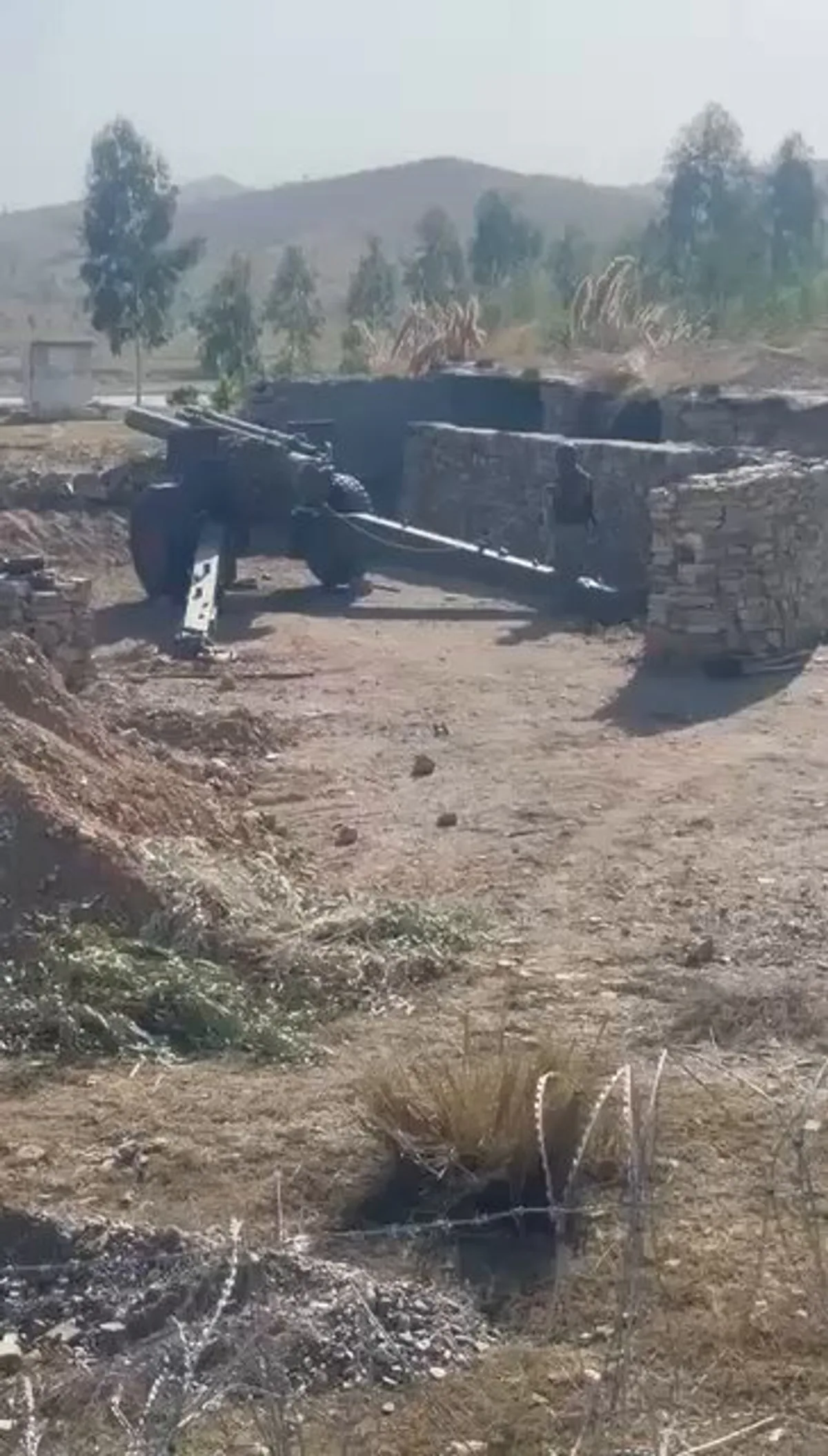 Pakistan Ordusu, Taliban'a Ait Sınır Karakollarını Hedef Alıyor Pakistan Ordusu, Taliban'a Ait Sınır Karakollarını Hedef Alıyor