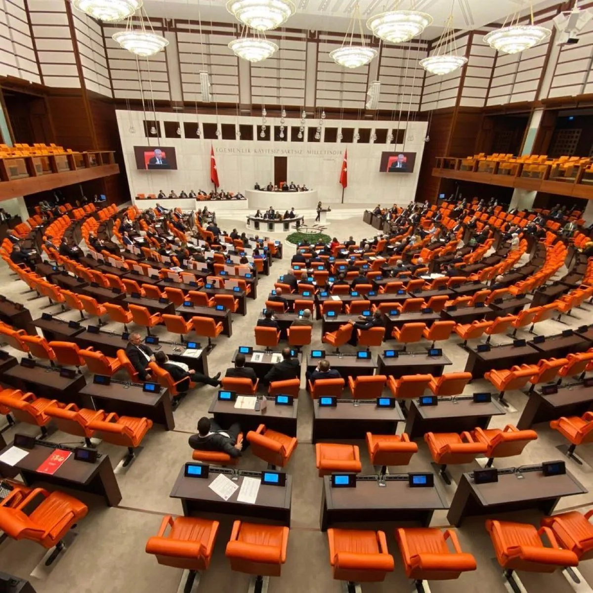 Z Kuşağına Erken Emeklilik ve Kredi Kartı Borçları Meclis Gündeminde Z Kuşağına Erken Emeklilik ve Kredi Kartı Borçları Meclis Gündeminde