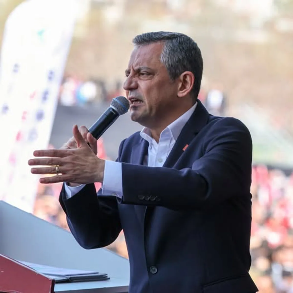 CHP Lideri Özgür Özel, Belçika'da Avrupa'daki Türklerin Önemini Vurguladı CHP Lideri Özgür Özel, Belçika'da Avrupa'daki Türklerin Önemini Vurguladı
