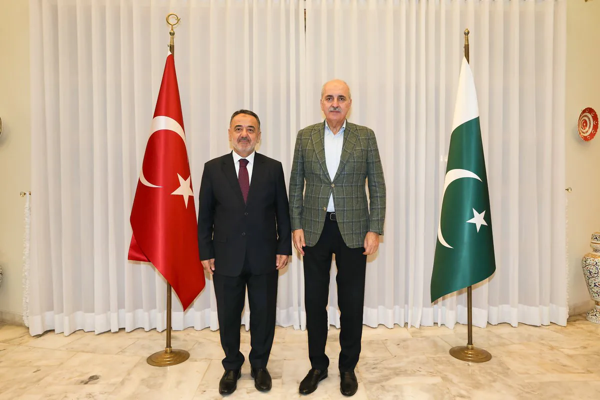 TBMM Başkanı Kurtulmuş, Pakistan'daki Üçlü Zirve Öncesi İslamabad Büyükelçiliği'ni Ziyaret Etti TBMM Başkanı Kurtulmuş, Pakistan'daki Üçlü Zirve Öncesi İslamabad Büyükelçiliği'ni Ziyaret Etti