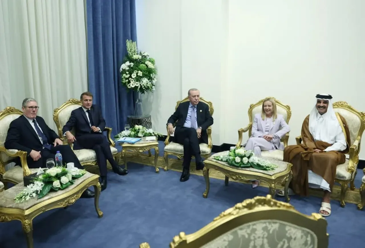 Erdoğan, Gazze için Mısır'da Düzenlenen Zirvede Beş Ülke Lideri ile Görüştü Erdoğan, Gazze için Mısır'da Düzenlenen Zirvede Beş Ülke Lideri ile Görüştü
