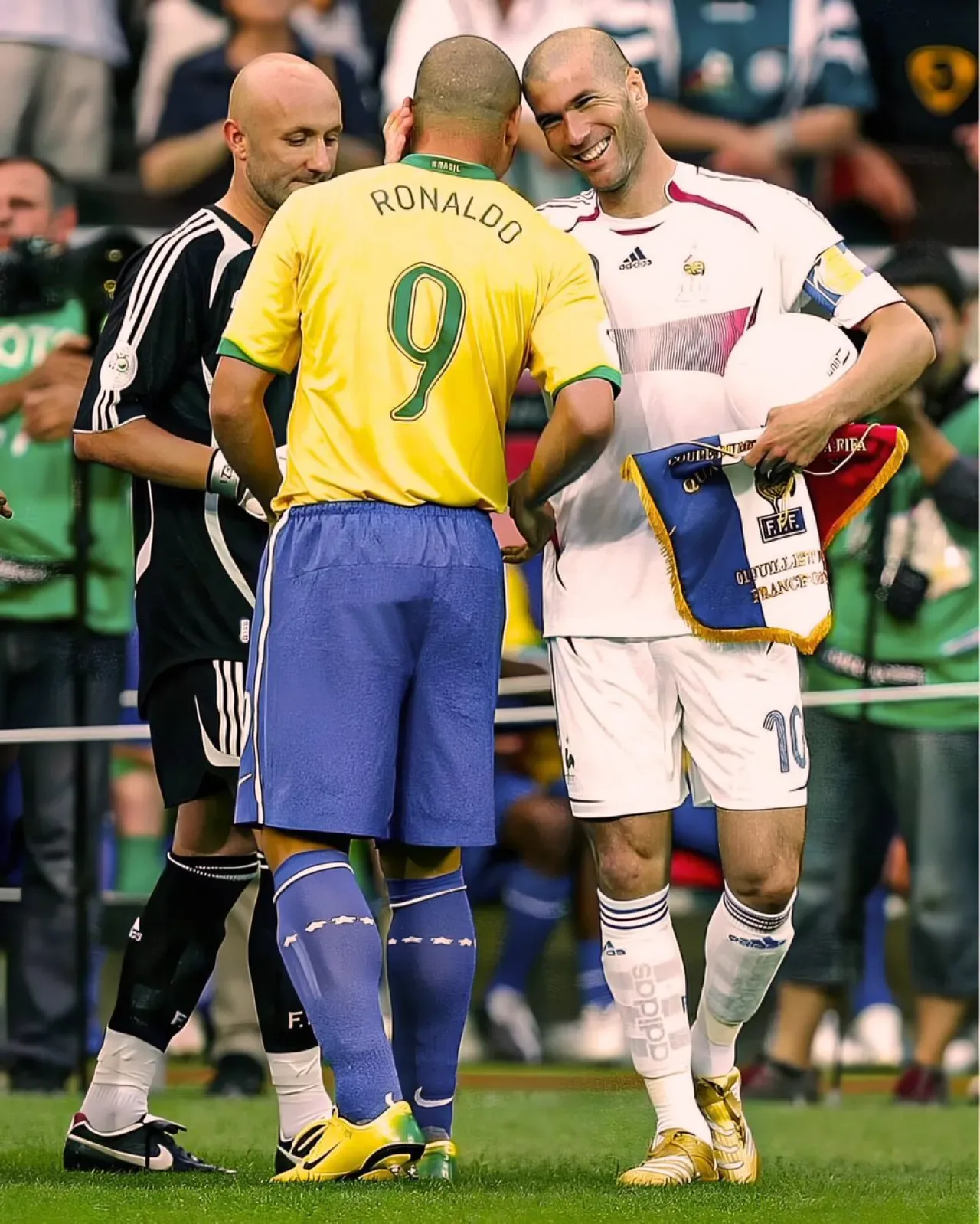 Zinedine Zidane: "Benim Dönemimin En İyisi Ronaldo'ydü" Zinedine Zidane: "Benim Dönemimin En İyisi Ronaldo'ydü"