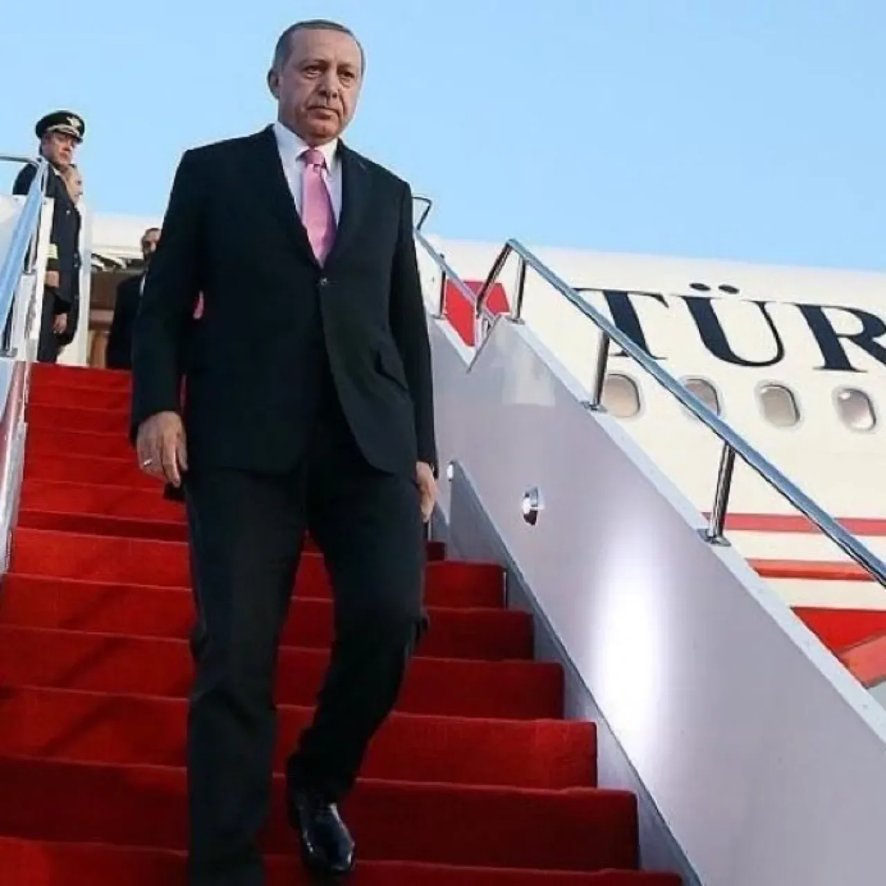 Mısır'a İniş Öncesi Cumhurbaşkanı Erdoğan'ın Uçağı Pisti Pas Geçti Mısır'a İniş Öncesi Cumhurbaşkanı Erdoğan'ın Uçağı Pisti Pas Geçti