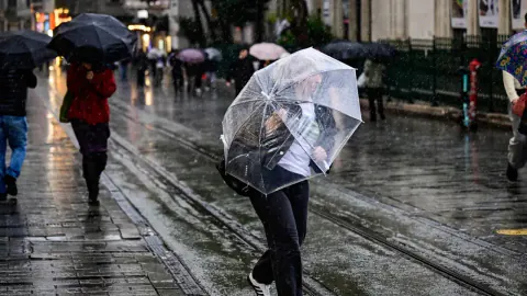 15 Ekim'te şiddetli yağış uyarısı: İstanbul dahil 6 ilde okul tatili, motosiklet yasağı