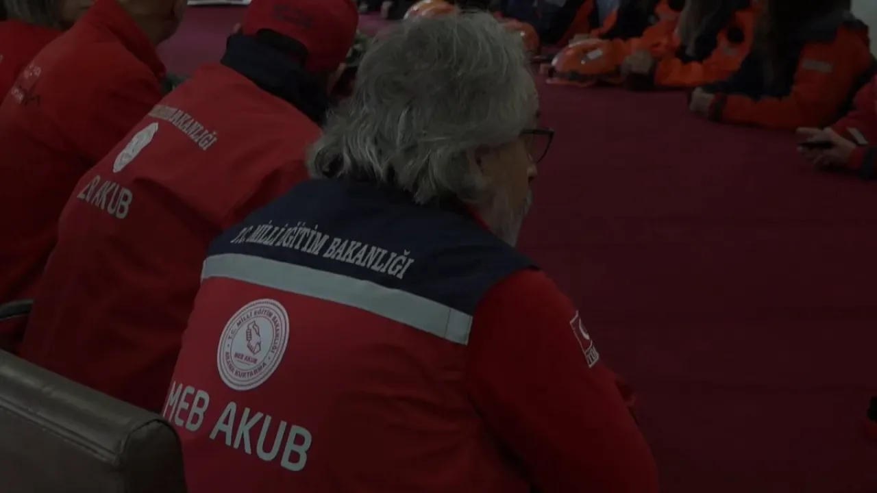 13 Ekim'de Türkiye Genelindeki Okullarda Afet Hazırlık Tatbikatları Yapıldı 13 Ekim'de Türkiye Genelindeki Okullarda Afet Hazırlık Tatbikatları Yapıldı