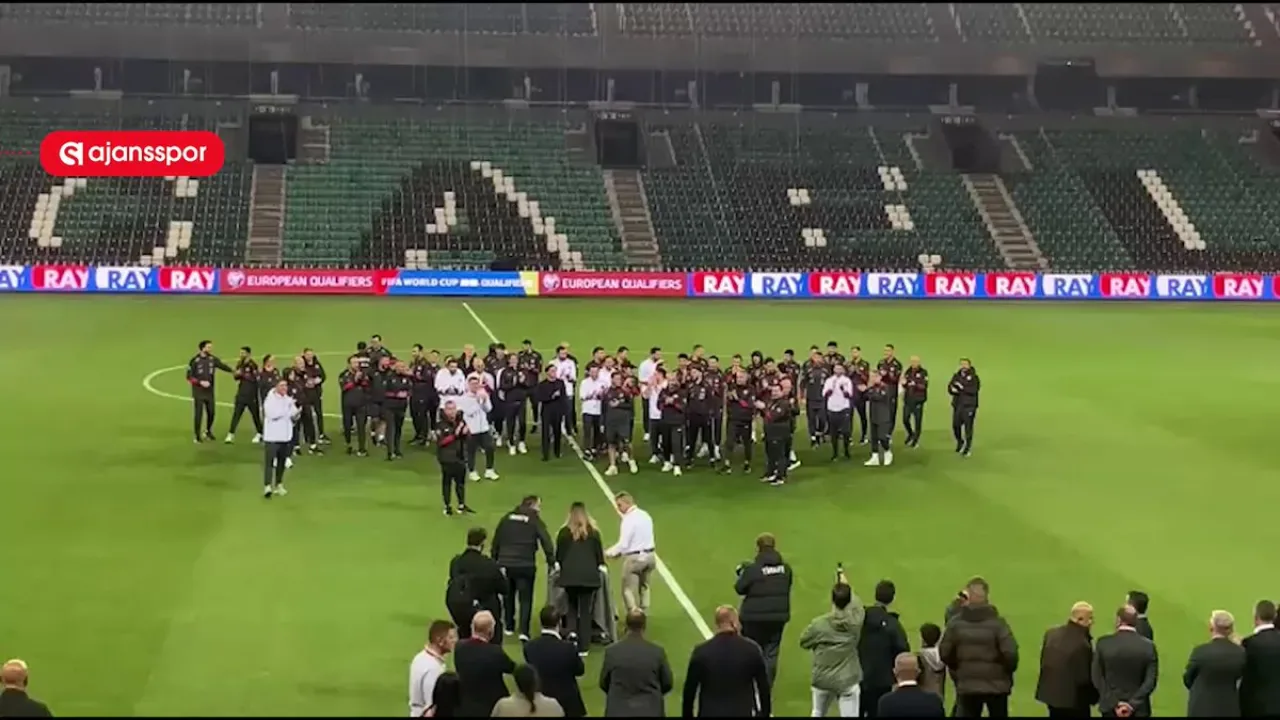 Hakan Çalhanoğlu, Milli Formayla 100. Maçına Çıktı Hakan Çalhanoğlu, Milli Formayla 100. Maçına Çıktı