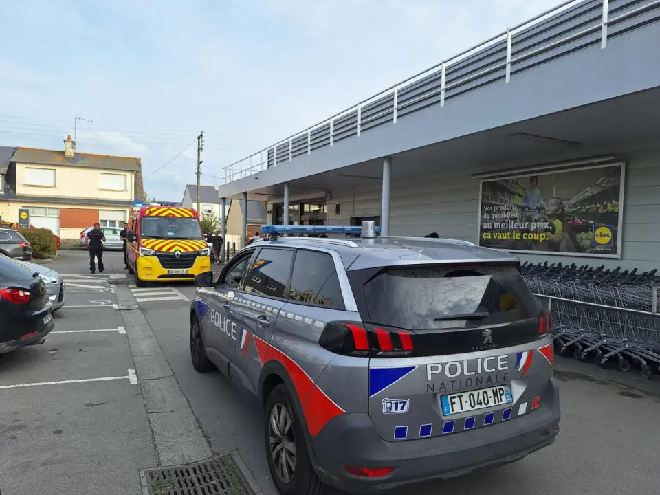 Saint-Malo'da Lidl Parkında Cam Parçasıyla Saldırı: Bir Yaralı, Saldırgan Aranıyor görseli