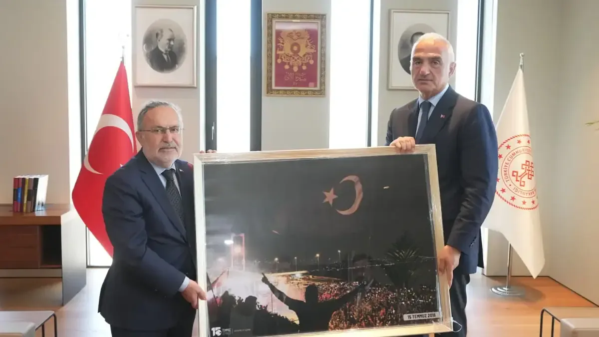 Bakan Ersoy'dan 15 Temmuz Hafızasını Güçlendirme Mesajı Bakan Ersoy'dan 15 Temmuz Hafızasını Güçlendirme Mesajı