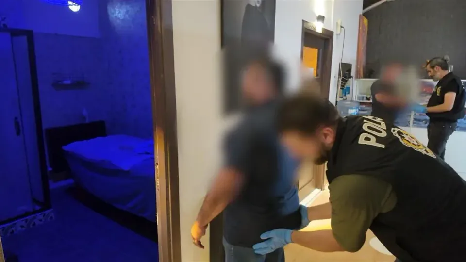 Masaj Salonlarına Fuhuş Operasyonu: 2 Kişi Tutuklandı görseli