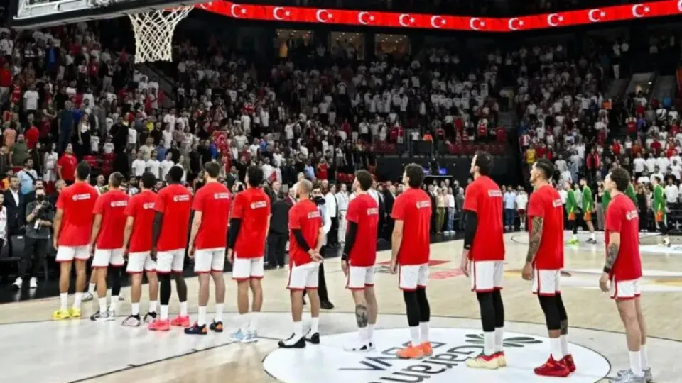 12 Dev Adam FIBA dünya sıralamasında 9. oldu: 2 basamak atlayarak 808,1 puan görseli