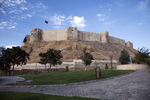 Gaziantep 20 Temmuz Defin Listesi: Bugün Kimler Son Yolculuğuna Uğurlanıyor? Gaziantep 20 Temmuz Defin Listesi: Bugün Kimler Son Yolculuğuna Uğurlanıyor?