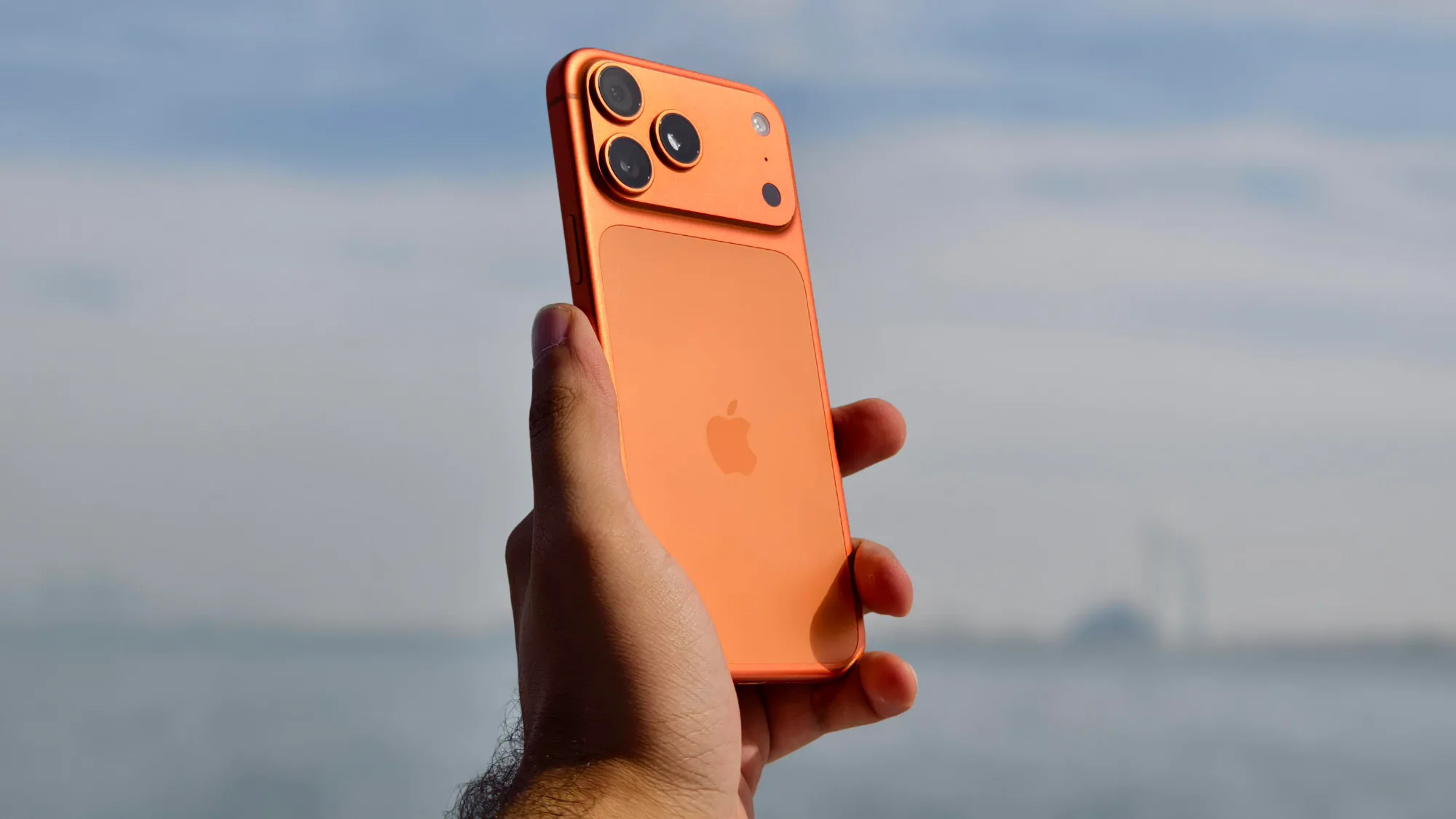 Apple'dan Tamamen Cam Tasarımlı iPhone Geliyor: 2027 Planı Sızdı Apple'dan Tamamen Cam Tasarımlı iPhone Geliyor: 2027 Planı Sızdı
