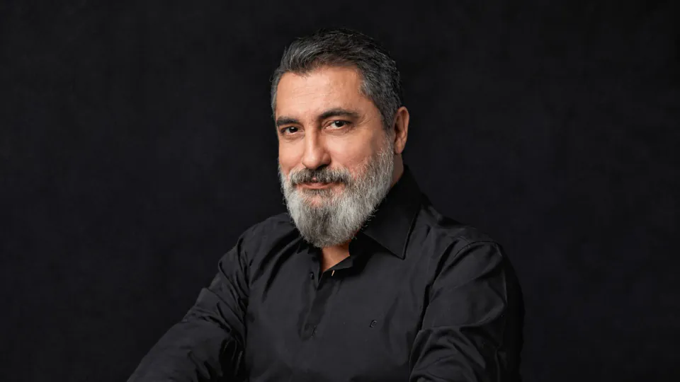 Soner Olgun son yolculuğuna uğurlandı: Sanat dünyası hüzünle veda etti görseli