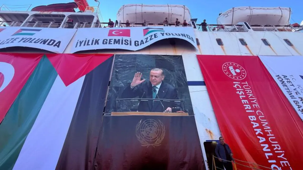 Gazze'ye İnsani Yardım için Mersin'den "İyilik Gemisi" Yola Çıkıyor Gazze'ye İnsani Yardım için Mersin'den "İyilik Gemisi" Yola Çıkıyor