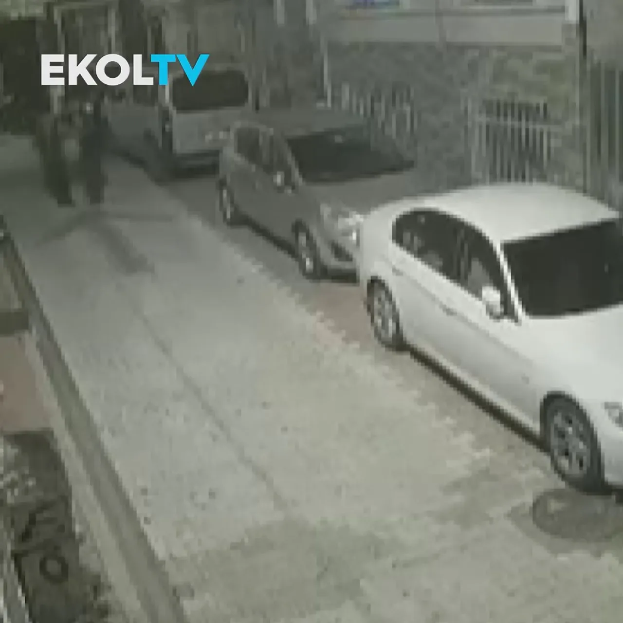 İstanbul'da Sokak Ortasında Kadına Şiddet: Saldırgan Bayılttıktan Sonra Sürükledi İstanbul'da Sokak Ortasında Kadına Şiddet: Saldırgan Bayılttıktan Sonra Sürükledi
