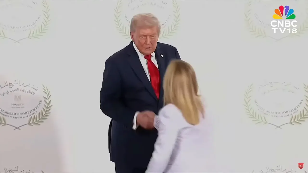 Trump ile Görüşmesinde Başbakan Meloni'nin Mimikleri Sosyal Medyada Gündem Oldu Trump ile Görüşmesinde Başbakan Meloni'nin Mimikleri Sosyal Medyada Gündem Oldu