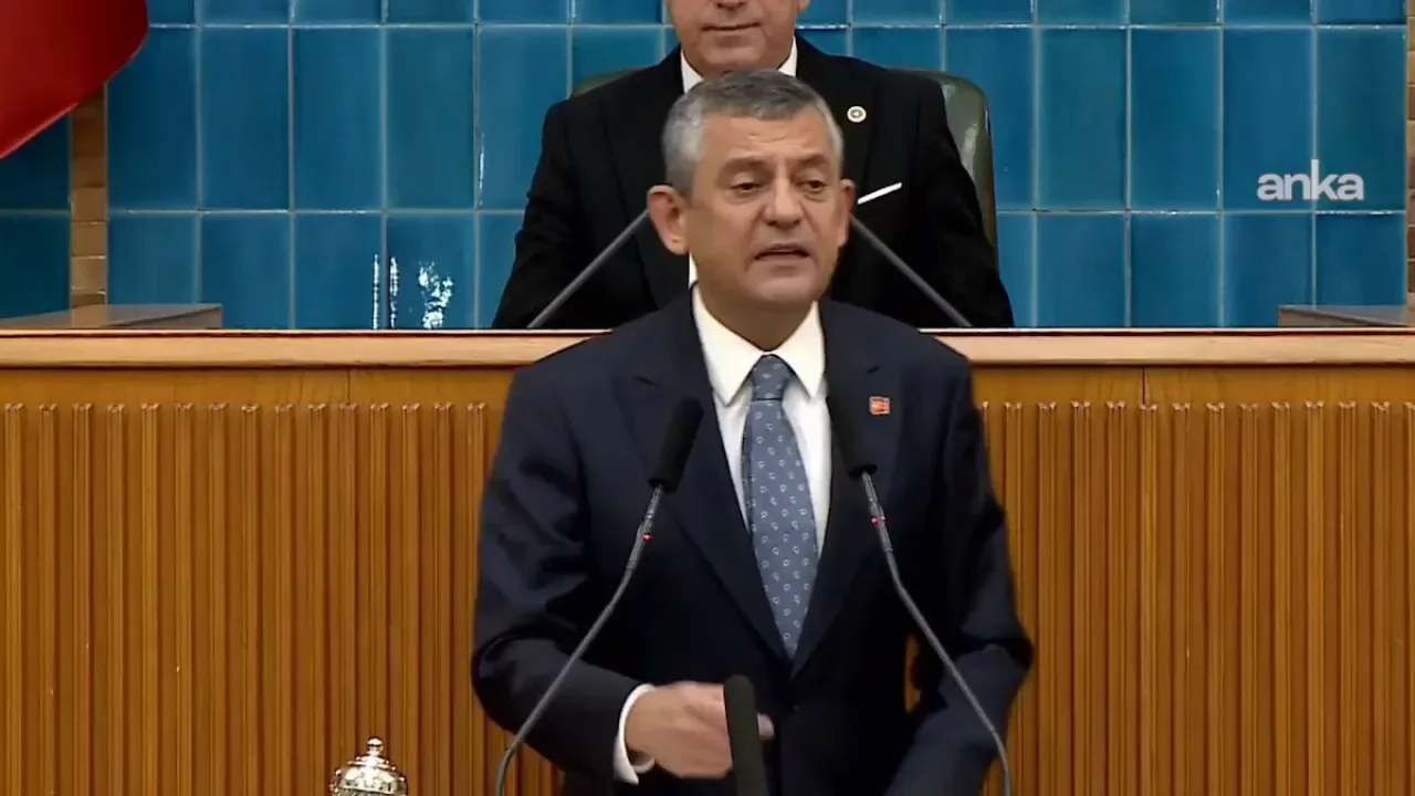 Özgür Özel'den Siyaset Sahnelerine Yönelik Sert Açıklamalar Özgür Özel'den Siyaset Sahnelerine Yönelik Sert Açıklamalar