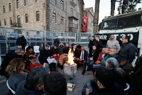 CHP Çanakkale'de Gece Nöbetleri Devam Ediyor CHP Çanakkale'de Gece Nöbetleri Devam Ediyor