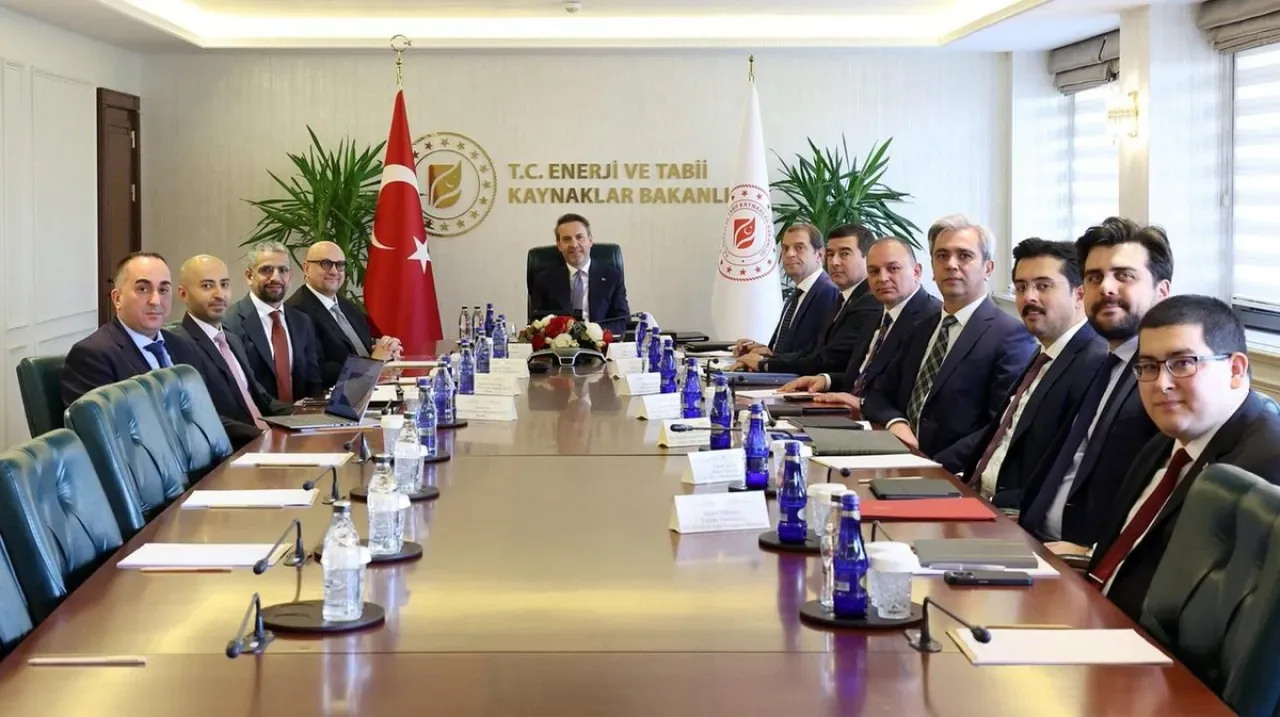 Niğde'ye 1 Milyar Dolarlık Dev Güneş Enerjisi Santrali Yatırımı Niğde'ye 1 Milyar Dolarlık Dev Güneş Enerjisi Santrali Yatırımı