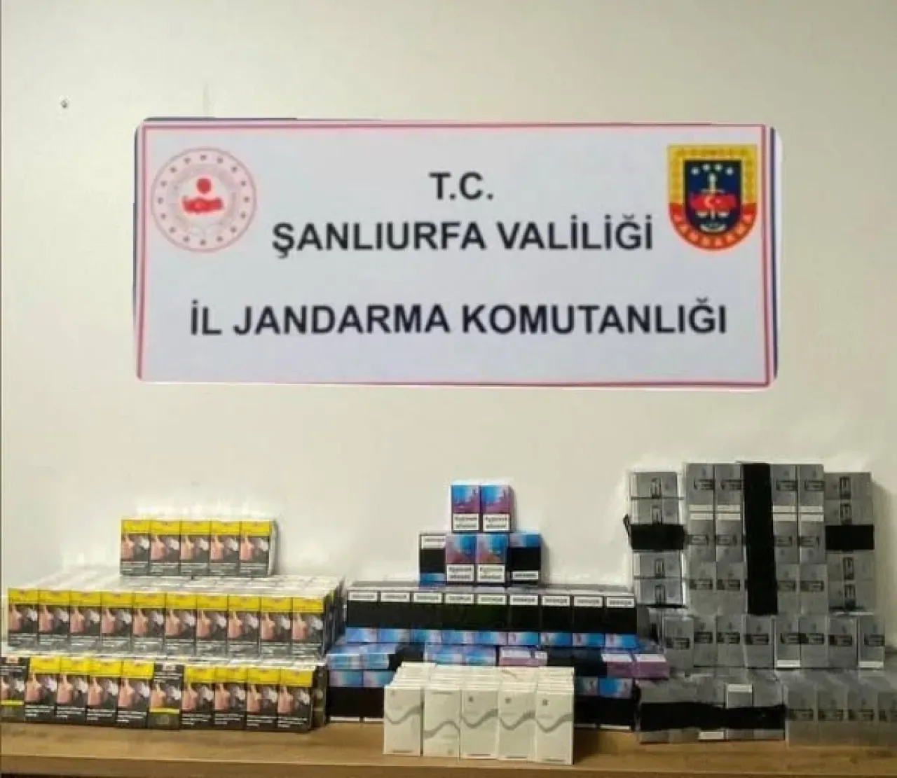 Şanlıurfa'da Kaçak Sigara Operasyonu: 3 Bin Paket Ele Geçirildi Şanlıurfa'da Kaçak Sigara Operasyonu: 3 Bin Paket Ele Geçirildi