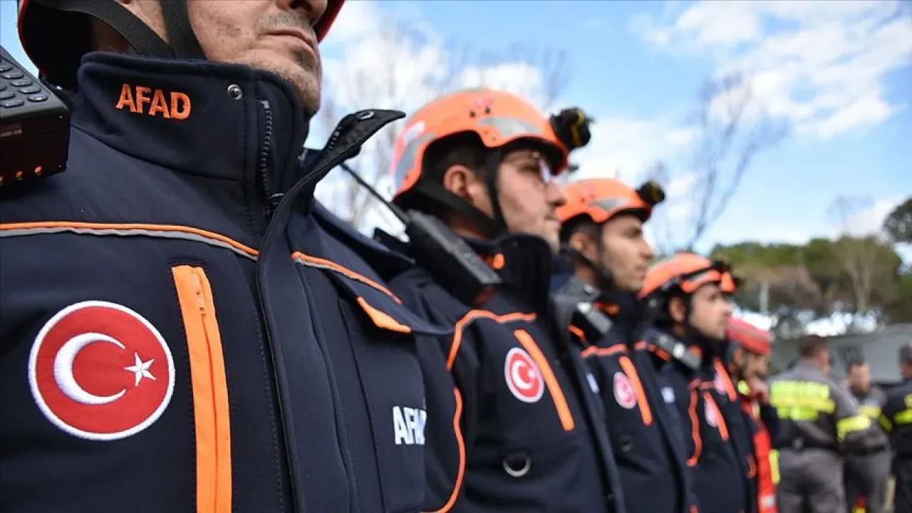 AFAD'ın 10 Kişilik Gazze Ekibi Erzurum'dan Dualarla Uğurlandı AFAD'ın 10 Kişilik Gazze Ekibi Erzurum'dan Dualarla Uğurlandı