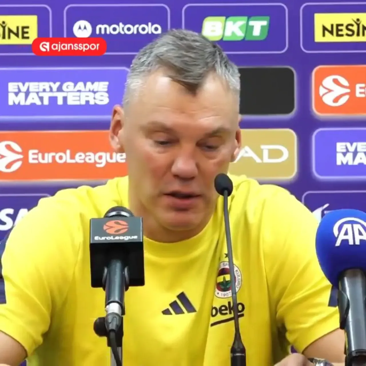 Sarunas Jasikevicius'tan Hakem ve Taraftar Eleştirisi: "Utanc Verici" ve "İyi Değil" Sarunas Jasikevicius'tan Hakem ve Taraftar Eleştirisi: "Utanc Verici" ve "İyi Değil"