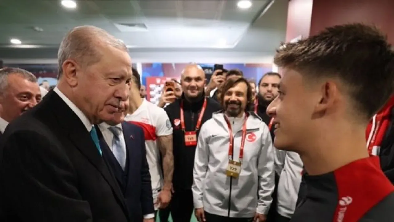 Cumhurbaşkanı Erdoğan, Millî Takım ile Maç Sonrası Görüştü Cumhurbaşkanı Erdoğan, Millî Takım ile Maç Sonrası Görüştü