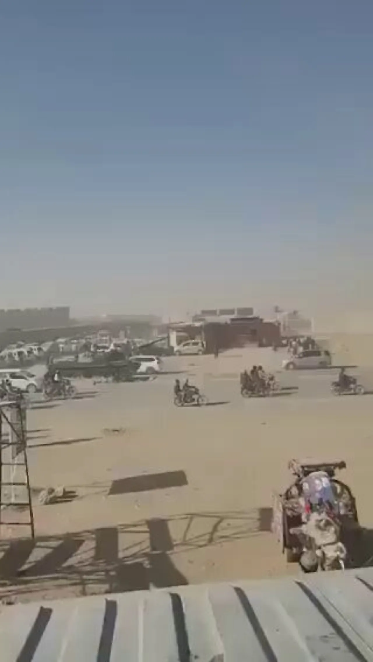 Taliban Pakistan Sınırına Tank Sevkiyatı Başlattı: Spin Boldak Çaman Hattında Gerginlik Yükseliyor Taliban Pakistan Sınırına Tank Sevkiyatı Başlattı: Spin Boldak Çaman Hattında Gerginlik Yükseliyor