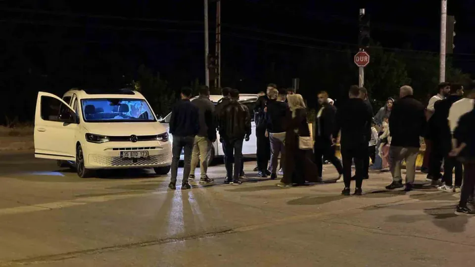 Muş Hasköy'de trafik kazası: 2 otomobil çarpıştı, 3 yaralı görseli