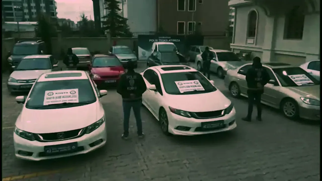 Ankara Merkezli Operasyonla 10 İlde 35 Şüpheli Yakalandı Ankara Merkezli Operasyonla 10 İlde 35 Şüpheli Yakalandı