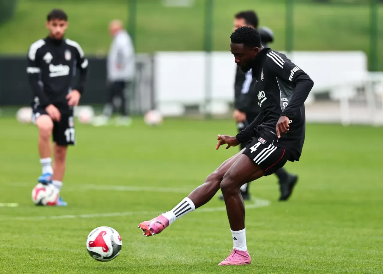 Beşiktaş'ta Sezon Öncesi Hazırlıklar Tüm Hızıyla Sürüyor Beşiktaş'ta Sezon Öncesi Hazırlıklar Tüm Hızıyla Sürüyor