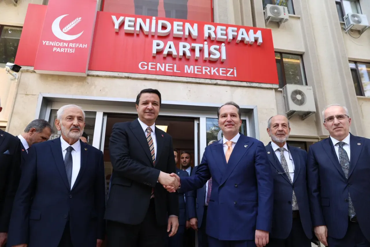 Saadet Partisi Genel Başkanı Mahmut Arıkan, Yeniden Refah Partisi Lideri Fatih Erbakan'ı Ziyaret Etti Saadet Partisi Genel Başkanı Mahmut Arıkan, Yeniden Refah Partisi Lideri Fatih Erbakan'ı Ziyaret Etti