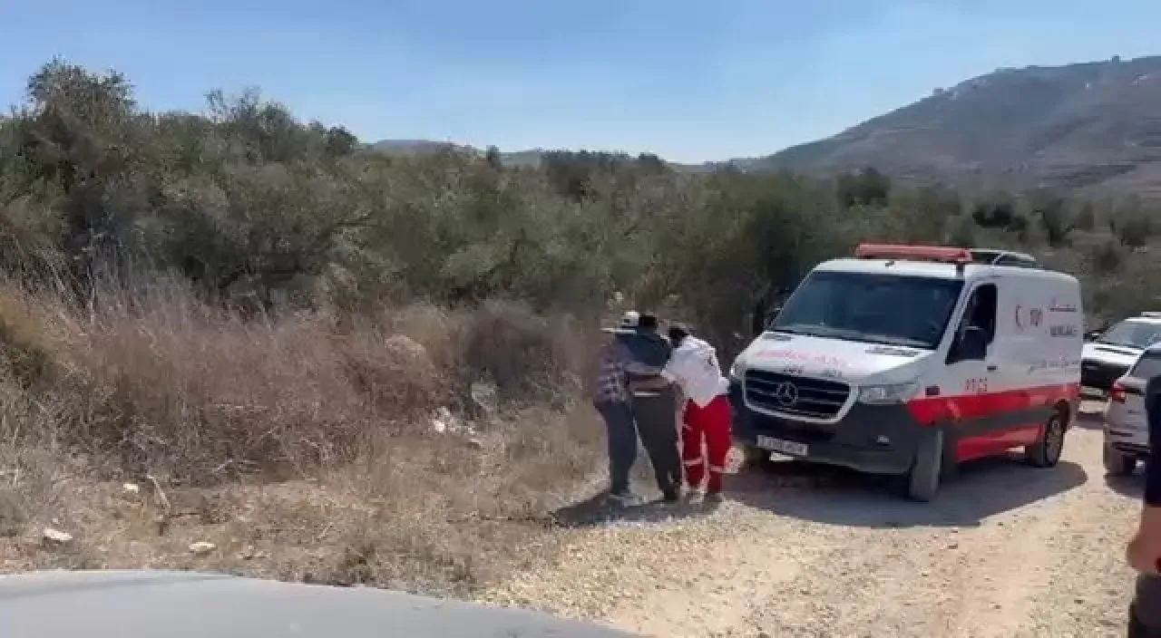 İsrail Yerleşimcilerinin Zeytin Hasadı Saldırısında Filistinliler Hayatını Kaybetti İsrail Yerleşimcilerinin Zeytin Hasadı Saldırısında Filistinliler Hayatını Kaybetti