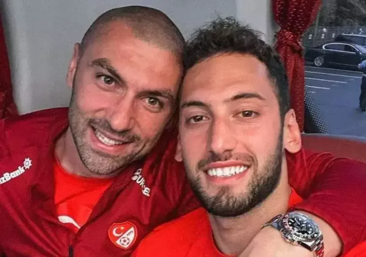 Burak Yılmaz'dan Hakan Çalhanoğlu'nun Kaptanlığına Övgü Dolu Sözler Burak Yılmaz'dan Hakan Çalhanoğlu'nun Kaptanlığına Övgü Dolu Sözler