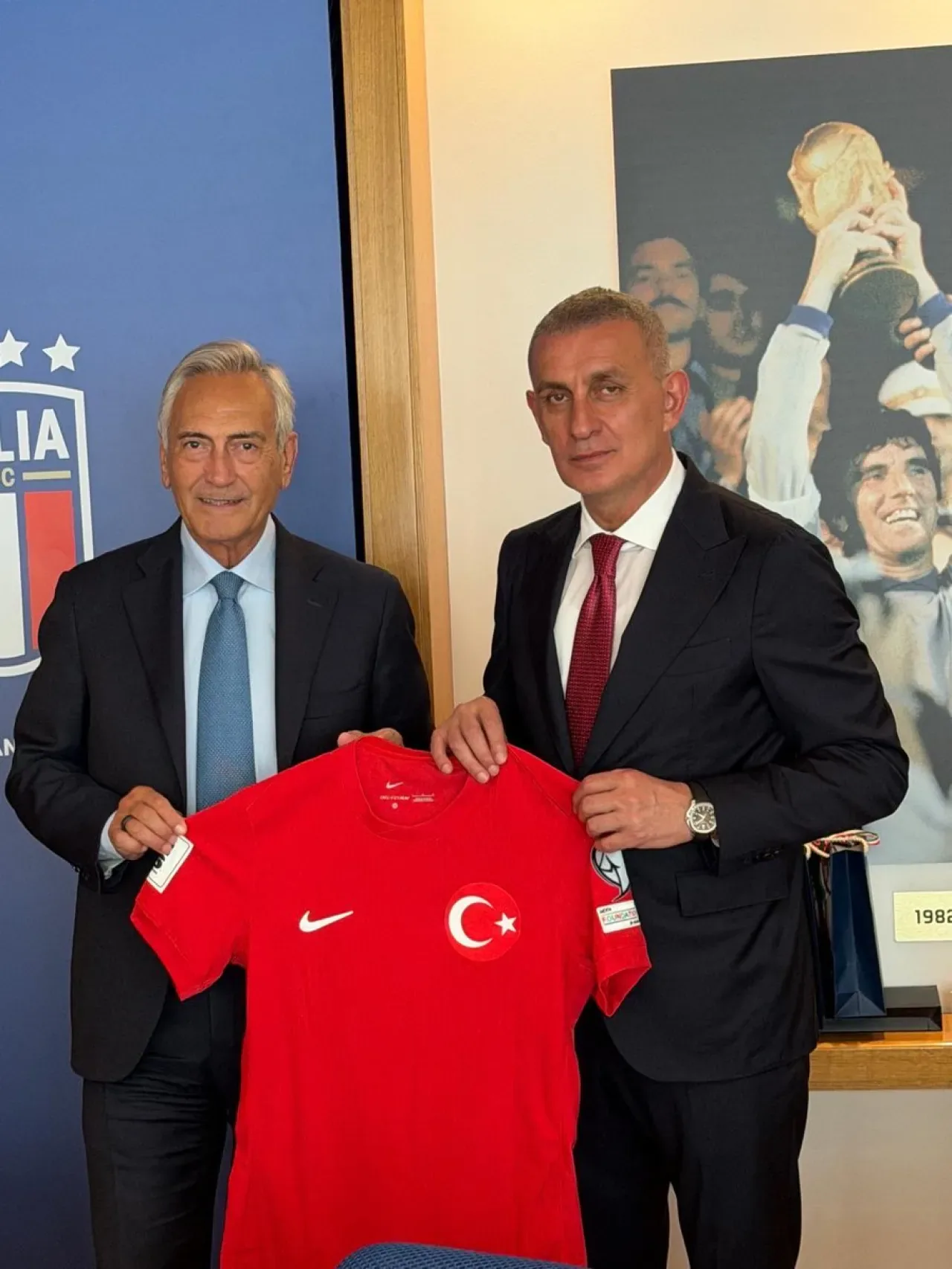 Türkiye Futbol Federasyonu Başkanı İbrahim Hacıosmanoğlu, İtalya'da Resmi Ziyaret Gerçekleştirdi Türkiye Futbol Federasyonu Başkanı İbrahim Hacıosmanoğlu, İtalya'da Resmi Ziyaret Gerçekleştirdi