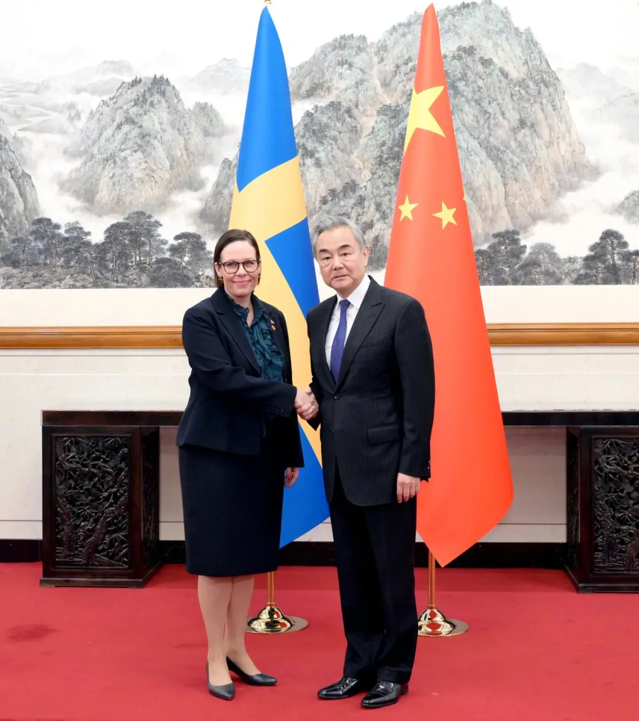 Çin ve İsveç Dışişleri Bakanları Beijing'de Görüştü: İş Birliği Vurgusu Çin ve İsveç Dışişleri Bakanları Beijing'de Görüştü: İş Birliği Vurgusu
