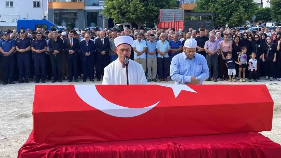 Konya'da görev yaparken hayatını kaybeden Uzman Çavuş Mustafa Can, Erdemli'de toprağa verildi görseli