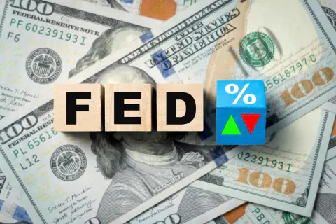 Fed Kararı Sonrası Dolar Zayıfladı, Altın Rekor Yolu Açtı